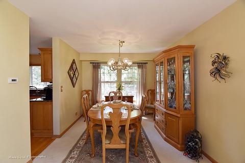 671 Heather Ln, Bartlett, IL 60103 photo 9