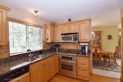 671 Heather Ln, Bartlett, IL 60103 photo 12
