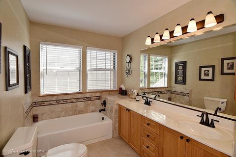 671 Heather Ln, Bartlett, IL 60103 photo 24