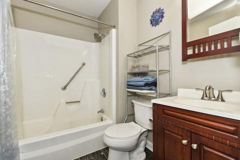 335 Princeton Ave, Elgin, IL 60123 photo 9