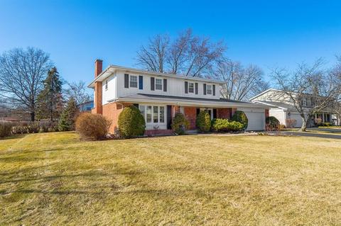 3032 White Pine Dr, Northbrook, IL 60062 photo 2