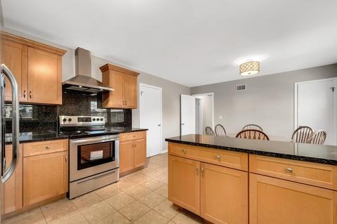 3032 White Pine Dr, Northbrook, IL 60062 photo 14
