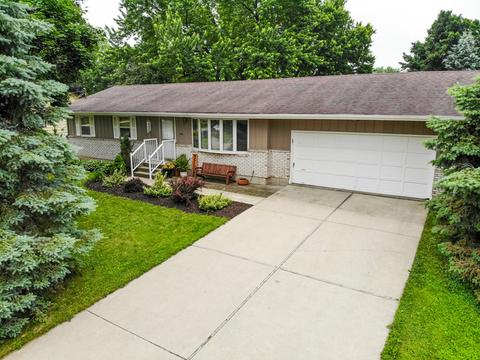 209 E 10th St, Pecatonica, IL 61063 photo 1