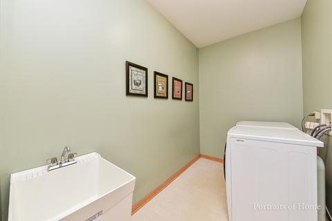 1943 Gardner Cir E, Aurora, IL 60503 photo 20