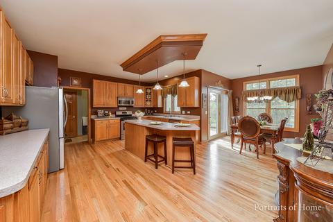 1943 Gardner Cir E, Aurora, IL 60503 photo 11