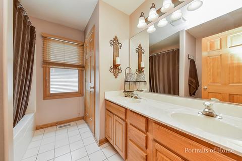1943 Gardner Cir E, Aurora, IL 60503 photo 19