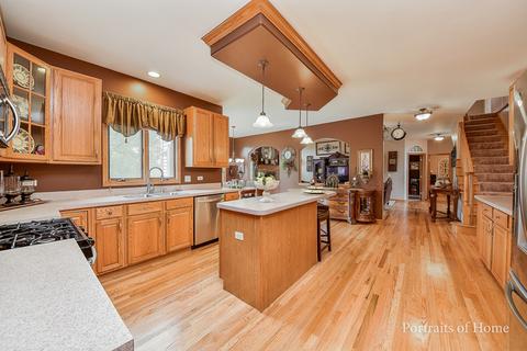 1943 Gardner Cir E, Aurora, IL 60503 photo 8