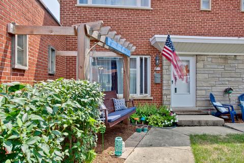 646 E Shabonee Trl, Mount Prospect, IL 60056 photo 2