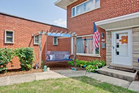 646 E Shabonee Trl, Mount Prospect, IL 60056 photo 1