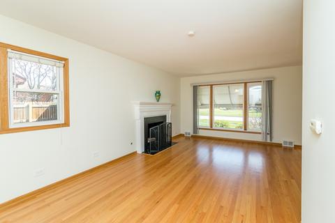 114 N Wolf Rd, Des Plaines, IL 60016 photo 9