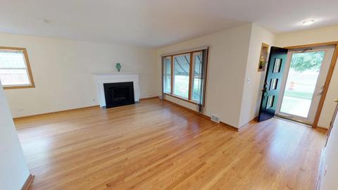 114 N Wolf Rd, Des Plaines, IL 60016 photo 5