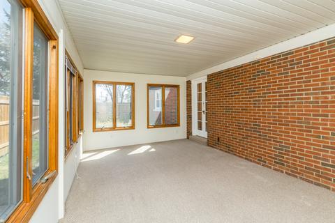 114 N Wolf Rd, Des Plaines, IL 60016 photo 36
