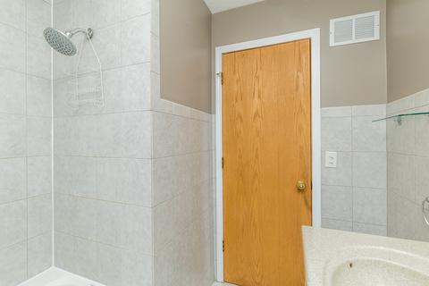 114 N Wolf Rd, Des Plaines, IL 60016 photo 39