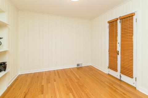 114 N Wolf Rd, Des Plaines, IL 60016 photo 32