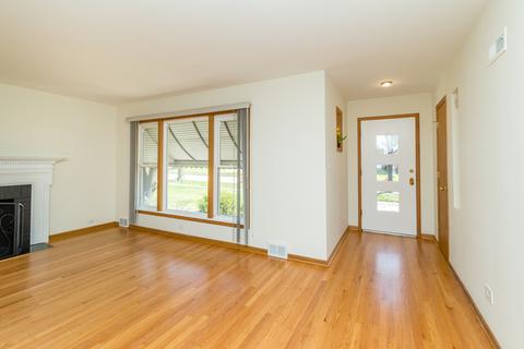 114 N Wolf Rd, Des Plaines, IL 60016 photo 6