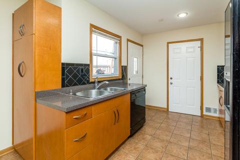 114 N Wolf Rd, Des Plaines, IL 60016 photo 15