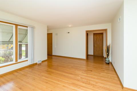 114 N Wolf Rd, Des Plaines, IL 60016 photo 8