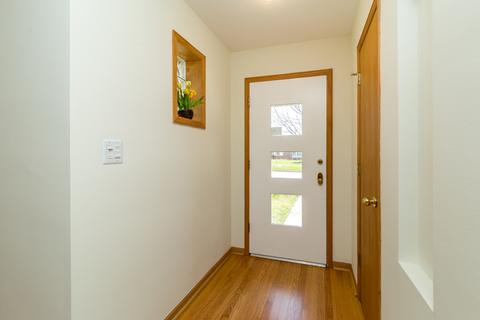 114 N Wolf Rd, Des Plaines, IL 60016 photo 4