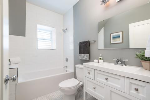 3055 N Gresham Ave, Chicago, IL 60618 photo 26