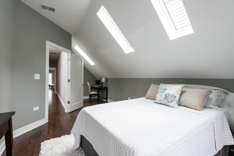 3055 N Gresham Ave, Chicago, IL 60618 photo 22