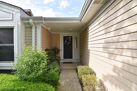 920 Adare Dr, Wheaton, IL 60189 photo 2