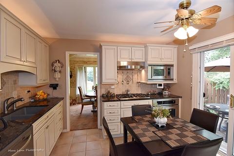 920 Adare Dr, Wheaton, IL 60189 photo 10