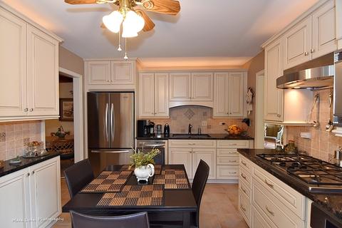 920 Adare Dr, Wheaton, IL 60189 photo 12