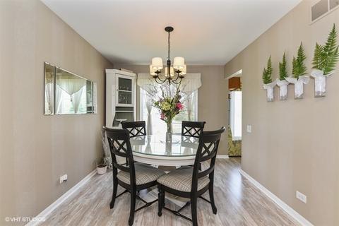 480 Knoll Crest Dr, Bartlett, IL 60103 photo 4