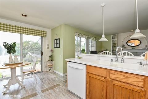 480 Knoll Crest Dr, Bartlett, IL 60103 photo 3