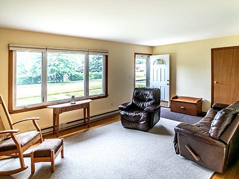 209 E Wilson St, Peotone, IL 60468 photo 4