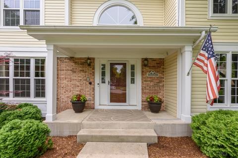 10 Willoughby Ct, Algonquin, IL 60102 photo 2