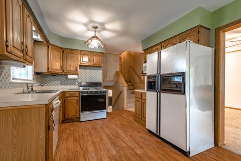 15156 Springfield Ave, Midlothian, IL 60445 photo 2