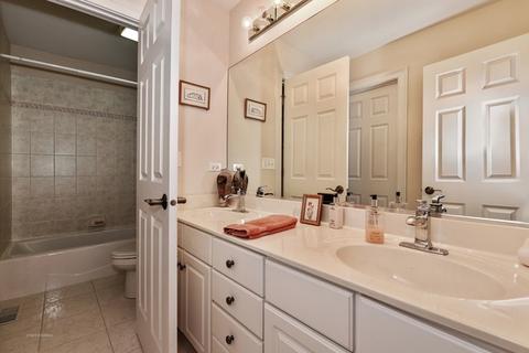 2425 Ridgewood Ct, Aurora, IL 60502 photo 20