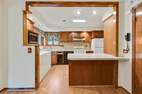 927 S 3rd Ave, Des Plaines, IL 60016 photo 11