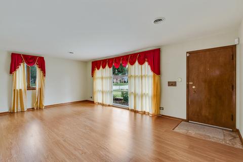 927 S 3rd Ave, Des Plaines, IL 60016 photo 4