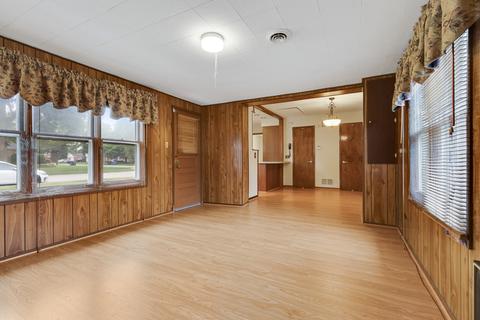 927 S 3rd Ave, Des Plaines, IL 60016 photo 15