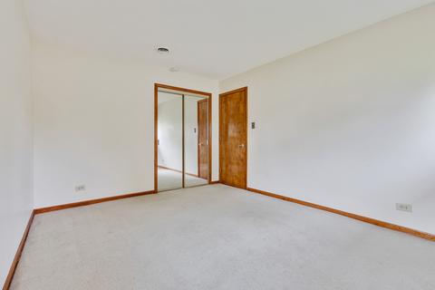 927 S 3rd Ave, Des Plaines, IL 60016 photo 17