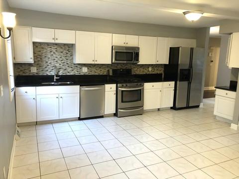 1250 Forest Ave, Aurora, IL 60505 photo 2