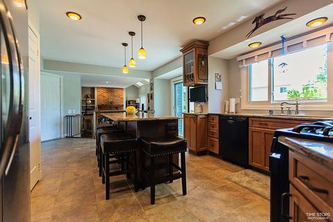 2910 Pine Tree Ct, Aurora, IL 60502 photo 3