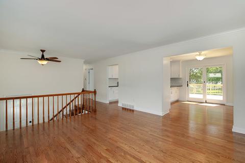 235 N Oak Ave, Bartlett, IL 60103 photo 5
