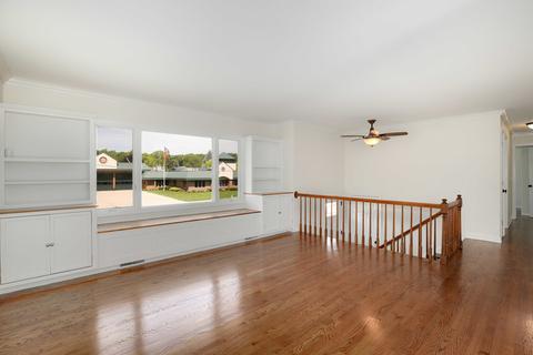 235 N Oak Ave, Bartlett, IL 60103 photo 4