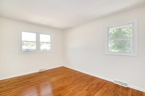 235 N Oak Ave, Bartlett, IL 60103 photo 16