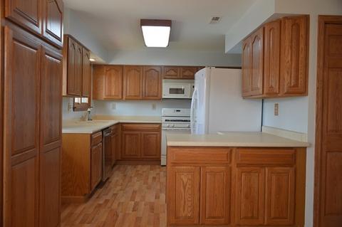 7 E Oltendorf Rd, Streamwood, IL 60107 photo 2