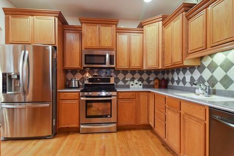 693 E Nerge Rd, Roselle, IL 60172 photo 2