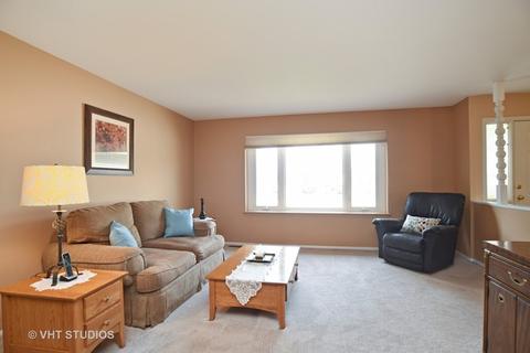 210 Canterbury Dr, Mchenry, IL 60050 photo 2