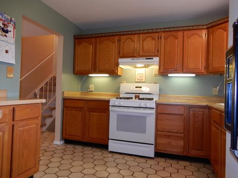 210 Canterbury Dr, Mchenry, IL 60050 photo 5