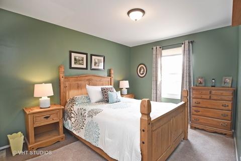 210 Canterbury Dr, Mchenry, IL 60050 photo 9