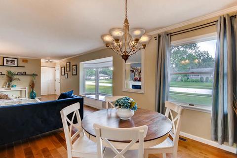 170 Desplaines Ln, Hoffman Estates, IL 60169 photo 4