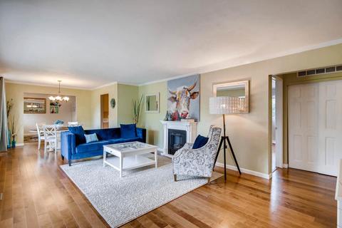 170 Desplaines Ln, Hoffman Estates, IL 60169 photo 2
