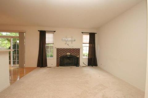 216 Longview Dr, Elgin, IL 60124 photo 2